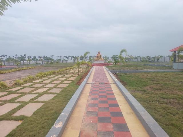 Residential Plot in Penamaluru for resale Krishna. The reference number is 14589644