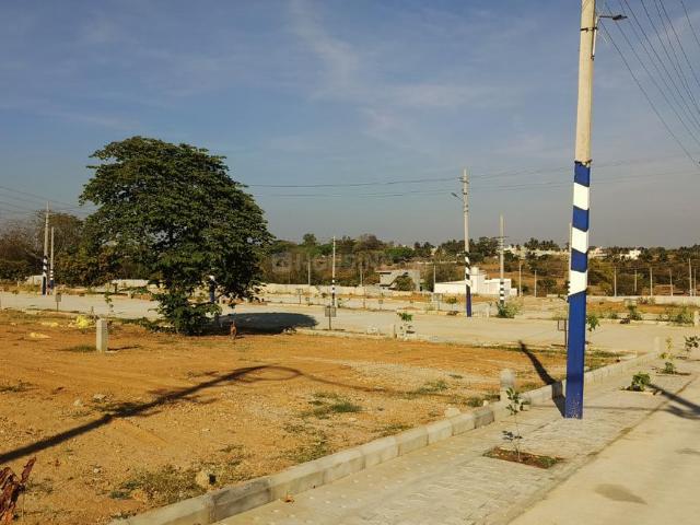 Residential Plot in Peresandra for resale Chikballapur District. The reference number is 18802698