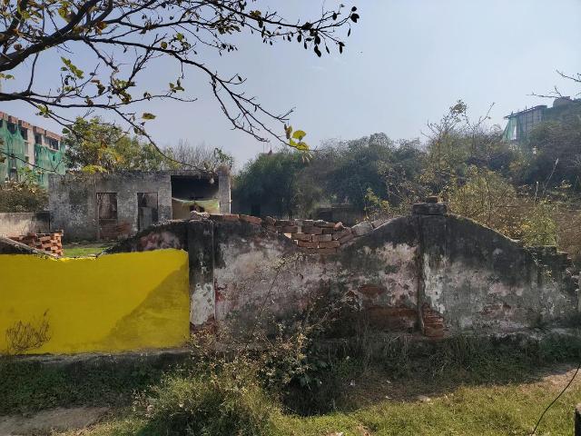 Residential Plot in Phi IV for resale Greater Noida. The reference number is 19429346