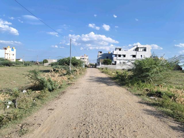 Residential Plot in Poonamallee for resale Chennai. The reference number is 17354397