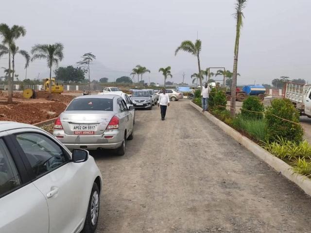 Residential Plot in Poranki for resale Vijayawada. The reference number is 20637844