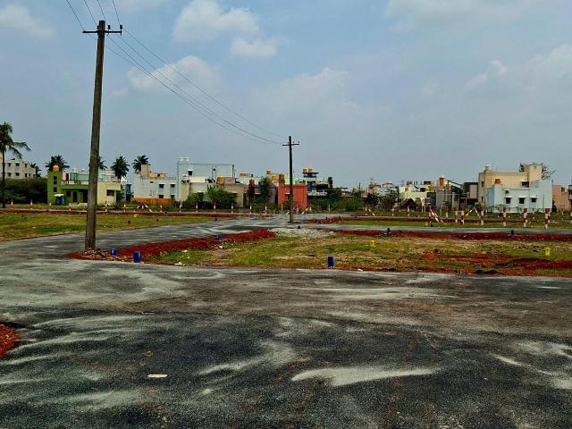Residential Plot in Red Hills for resale Chennai. The reference number is 20492170