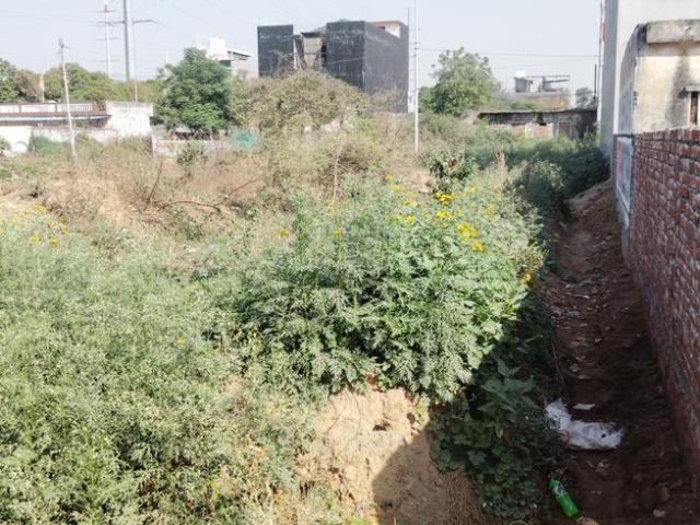 Residential Plot in Surajpur for resale Greater Noida. The reference number is 17116086