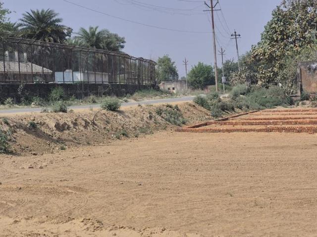 Residential Plot in Safedabad for resale Lucknow. The reference number is 19780911
