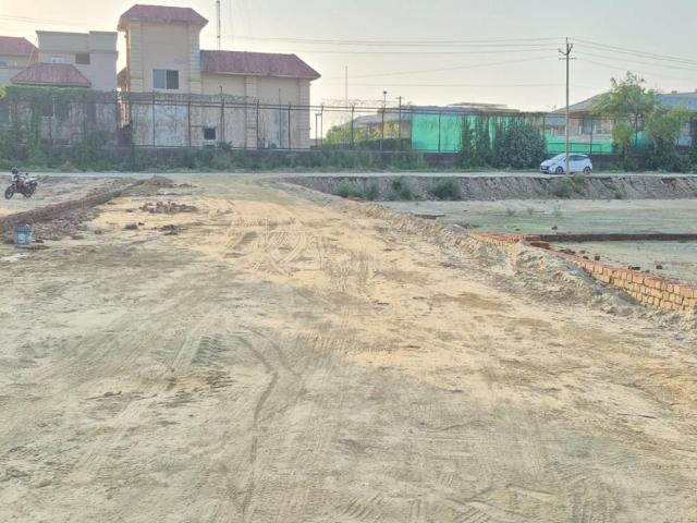 Residential Plot in Safedabad for resale Lucknow. The reference number is 20317292