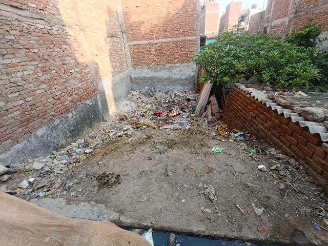 Residential Plot in Sangam Vihar for resale New Delhi. The reference number is 20978164