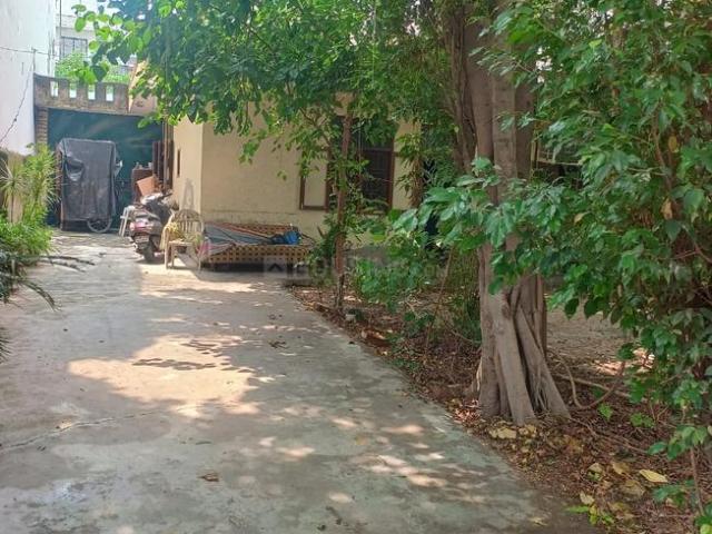 Residential Plot in Sector 44 for resale Noida. The reference number is 20948171