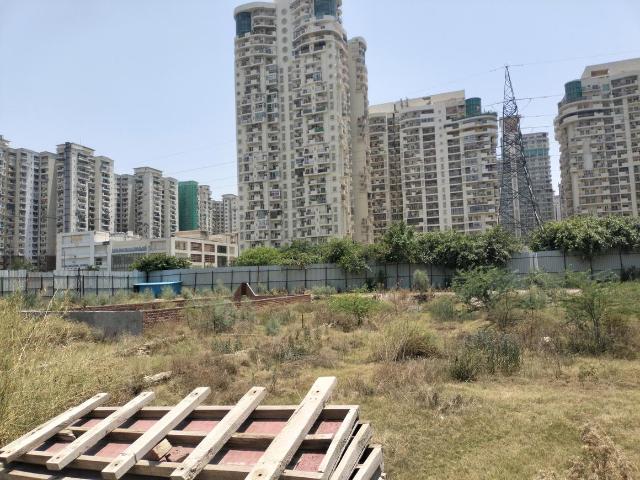 Residential Plot in Sector 76 for resale Noida. The reference number is 19398008