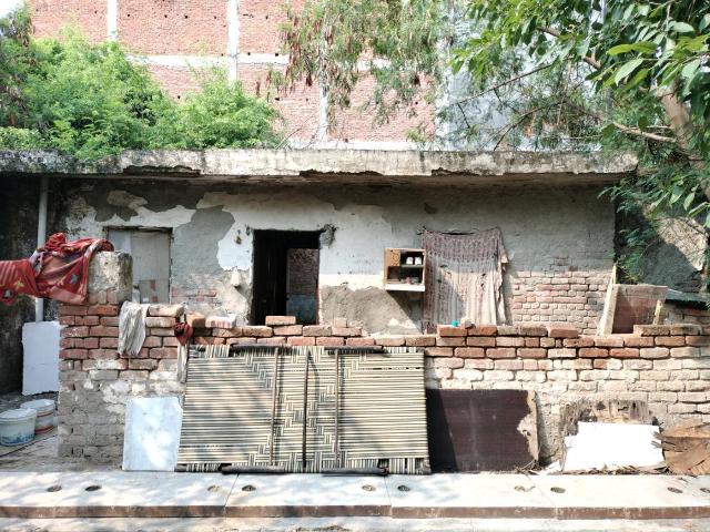 Residential Plot in Pochanpur Colony for resale New Delhi. The reference number is 20614893