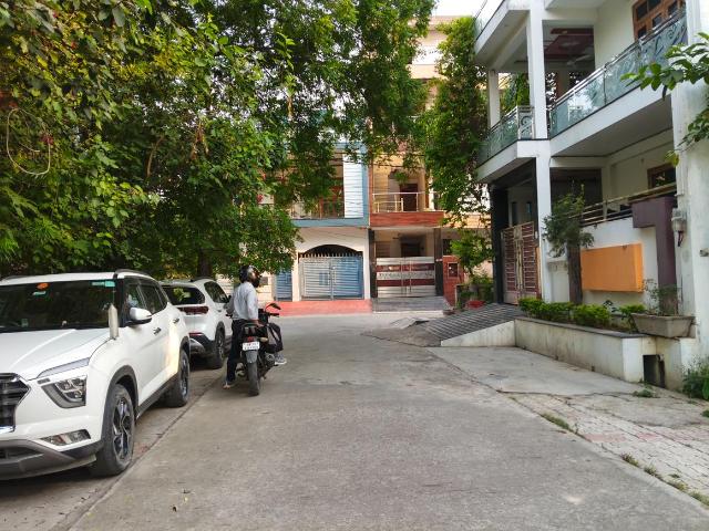 Residential Plot in Sharda Nagar for resale Lucknow. The reference number is 20235082