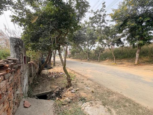 Residential Plot in Sigma II for resale Greater Noida. The reference number is 20815127