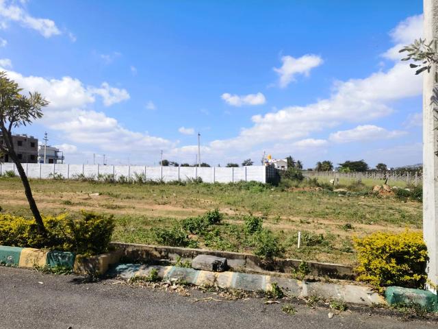 Residential Plot in Sipcot Ph. I for resale Hosur. The reference number is 19072238