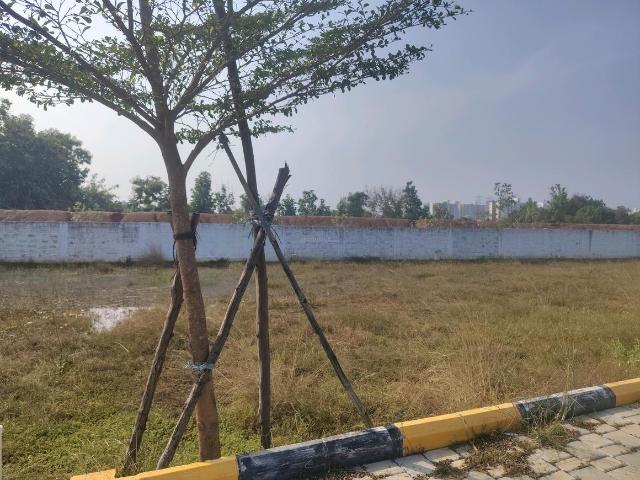 Residential Plot in Siruseri for resale Chennai. The reference number is 19050126
