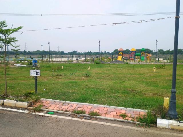Residential Plot in Siruseri for resale Chennai. The reference number is 18253113