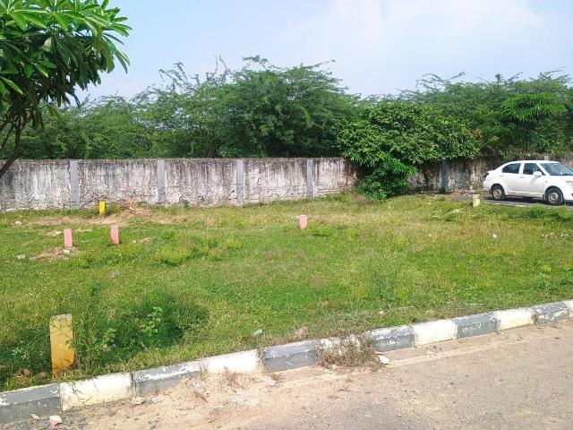 Residential Plot in Poonamallee for resale Chennai. The reference number is 18479244