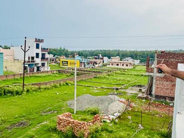 Residential Plot in Upper Nakronda for resale Dehradun. The reference number is 20648007