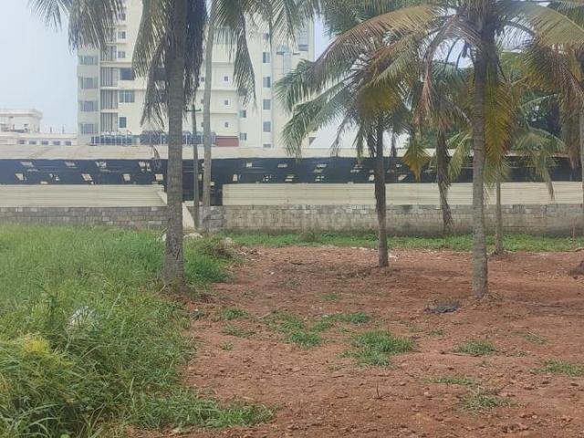 Residential Plot in Vyttila for resale Kochi. The reference number is 14312801
