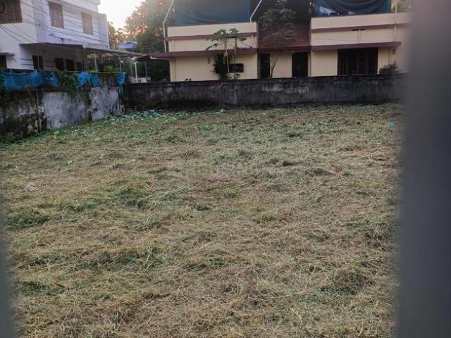 Residential Plot in Vyttila for resale Kochi. The reference number is 19709740
