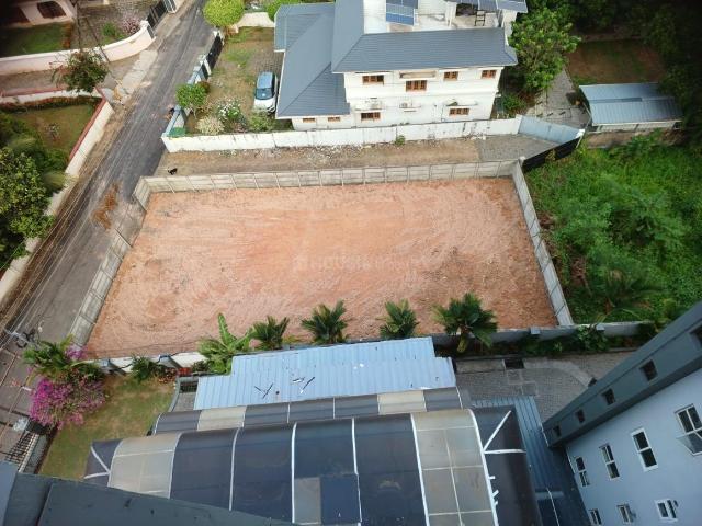 Residential Plot in Vyttila for resale Kochi. The reference number is 19992559