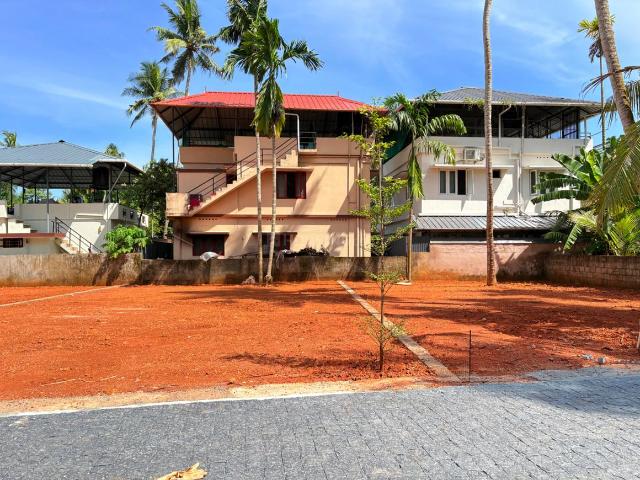 Residential Plot in Vyttila for resale Kochi. The reference number is 20526806