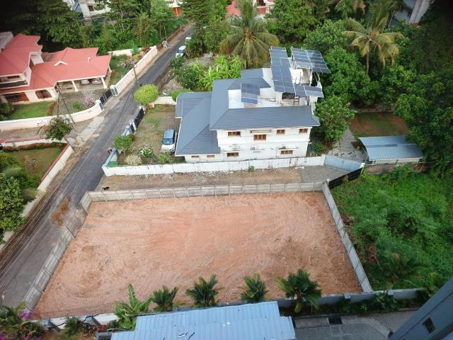 Residential Plot in Vyttila for resale Kochi. The reference number is 20853702