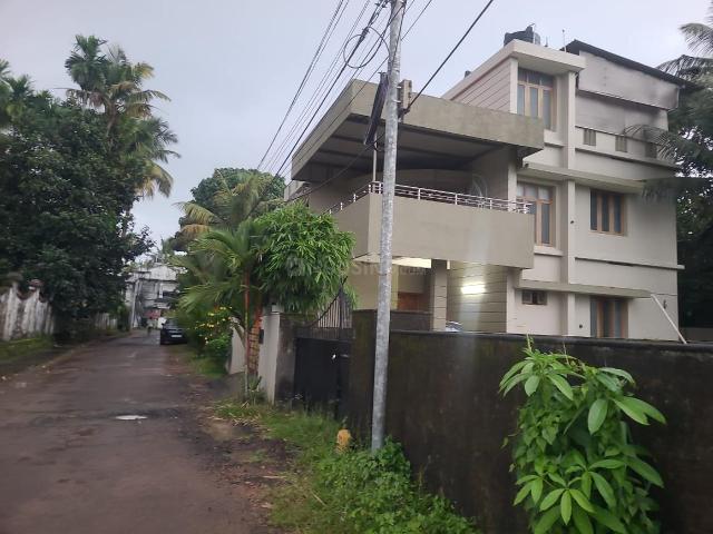 Residential Plot in Vennala for resale Kochi. The reference number is 20844074