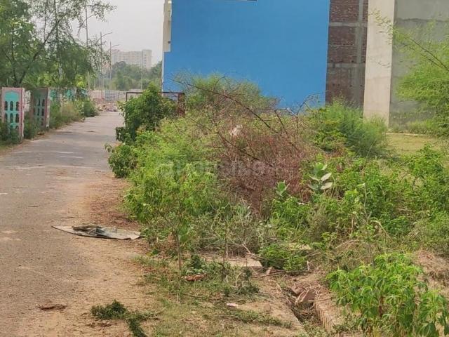 Residential Plot in Vrindavan Yojana for resale Raebareli Road. The reference number is 17607749