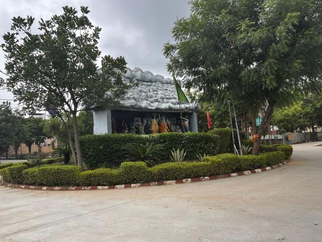 Residential Plot in Vrindavan for resale Mathura. The reference number is 17594032