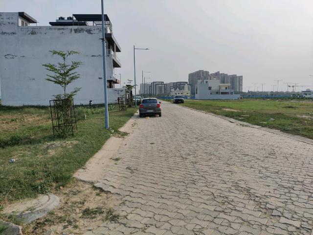 Residential Plot in Wave City for resale Ghaziabad. The reference number is 17323868