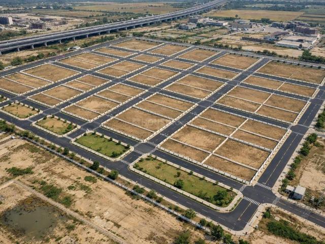 Residential Plot in Yeida for resale Greater Noida. The reference number is 20637678