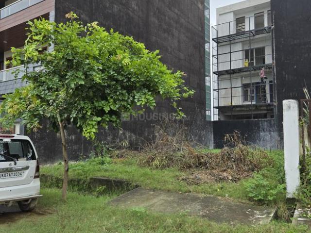 Residential Plot in Zeta II for resale Greater Noida. The reference number is 18388201