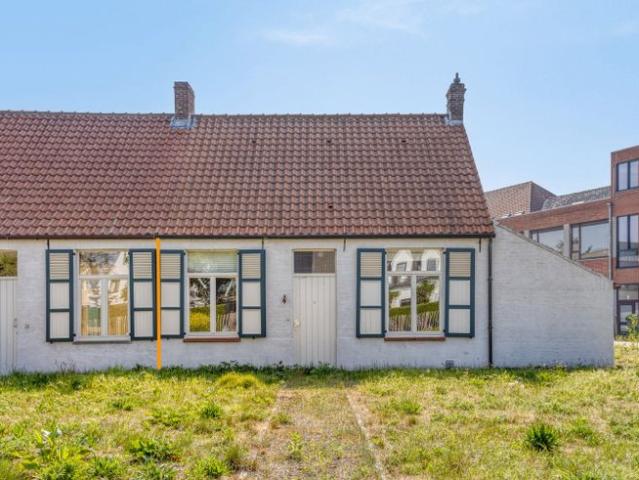 RESIDENTIEEL GELEGEN TE RENOVEREN WONING!
