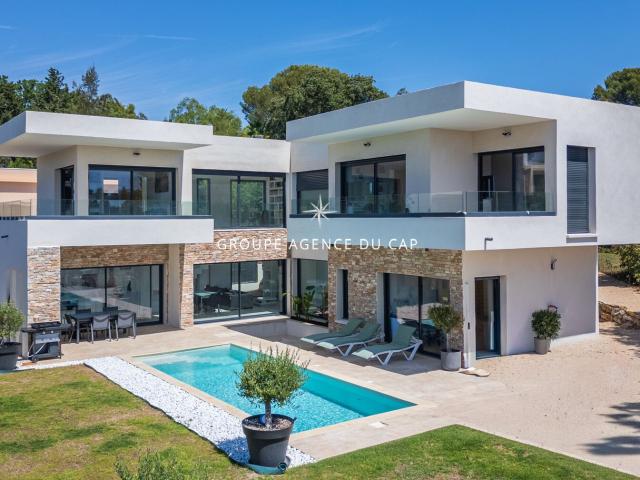 Résidentiel belle villa d'architecte offrant 235 m², jardin. 235m² Saint Raphaël