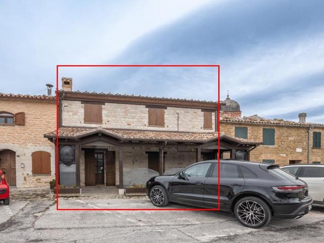 Residenza di lusso nel centro storico, Italia 250m² Frontone