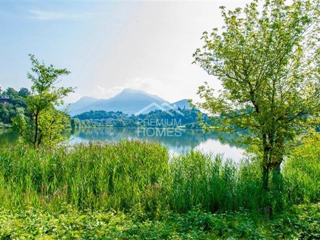 Residenza di prestigio tra parco, bosco, lago e privacy assoluta