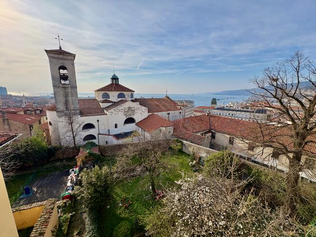 Residenza esclusiva nel cuore storico di Trieste – tra mare, storia e prestigio