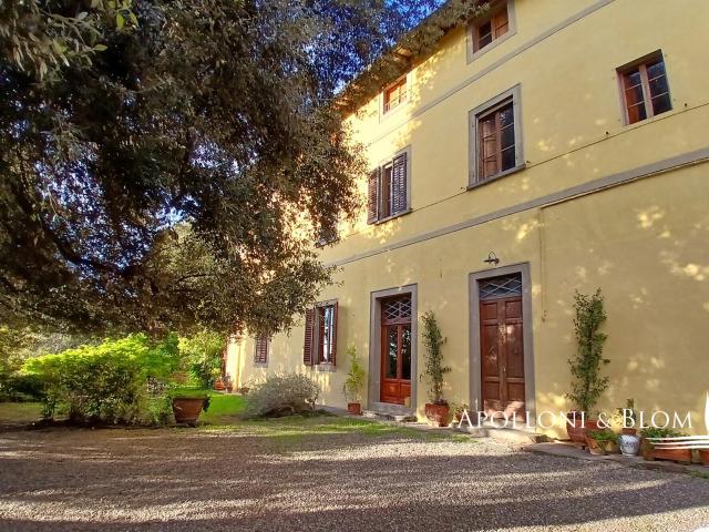 Residenza in villa nobile con terreno e annessi – Certaldo. 518m² Certaldo