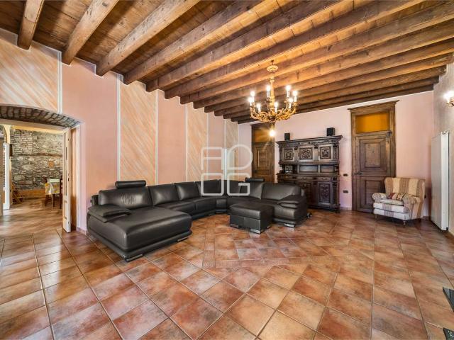 Residenza storica con giardino privato nel cuore di Lonato del Garda