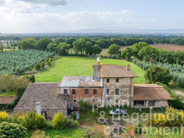 Residenza storica esclusiva da completare e personalizzare s. 963m² Spello