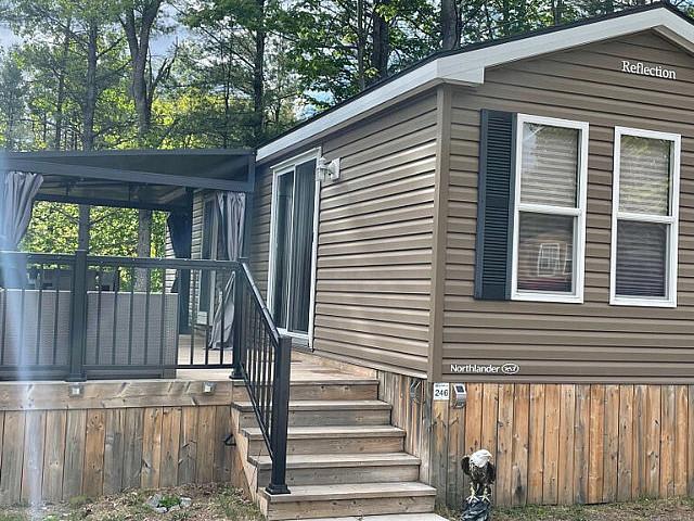 Resort Cottage At Shamrock Bay Resort!