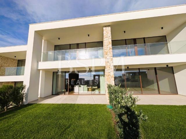Resort de Golfe de 3 Quartos Moradia Geminada com vista para. 150m² Vau