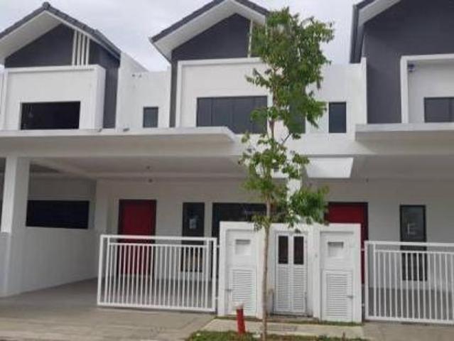 Resort Residence Sendayan 22x85 Facing Open Below Market Price