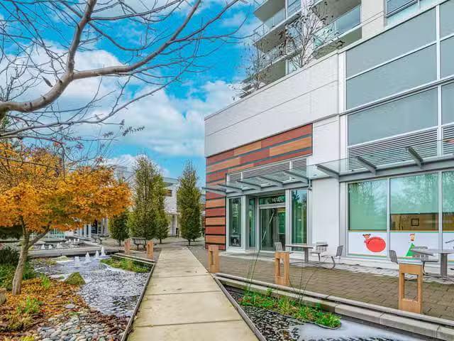Retail for lease in North Vancouver, North Vancouver, 1611 Cap.