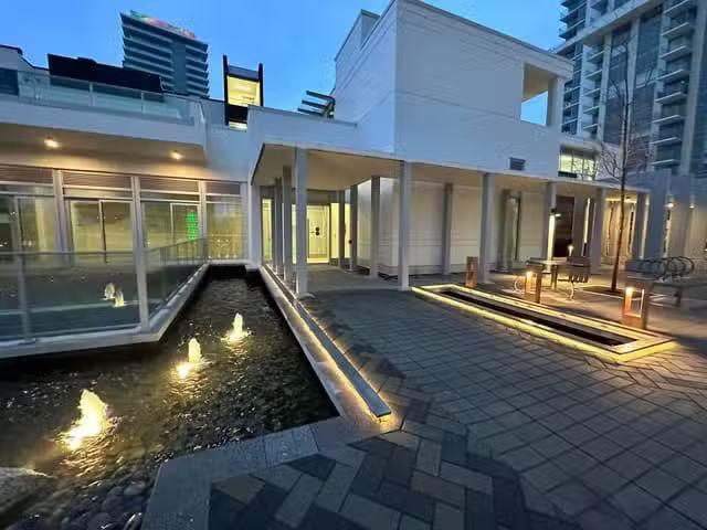 Retail for lease in North Vancouver, North Vancouver, 1625 Lio.