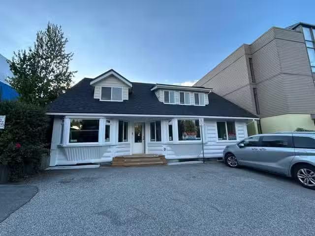 Retail for lease in North Vancouver, North Vancouver, 2211 Pan.