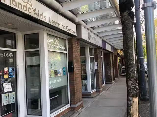 Retail for lease in Vancouver, Vancouver West, 6093 West Boule.