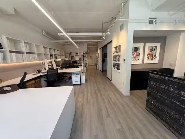 Retail for lease in Vancouver, Vancouver West, 3327 W 4th Aven.