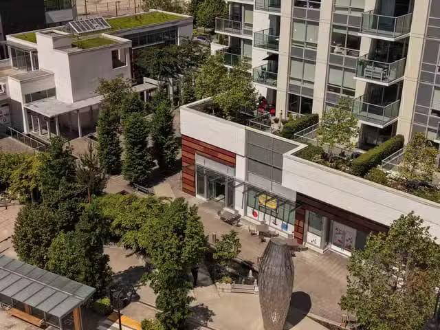 Retail for sale in North Vancouver, North Vancouver, 1611 Capi.