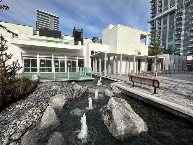 Retail for sale in North Vancouver, North Vancouver, 1625 Lion.