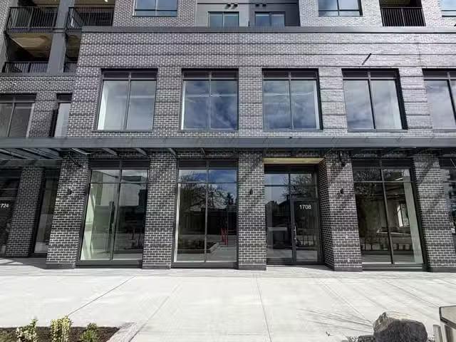 Retail for sale in North Vancouver, North Vancouver, 1708 Lons.